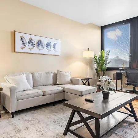 Upscale 1-Bedroom High-Rise With River Views Downtown Pittsburgh
